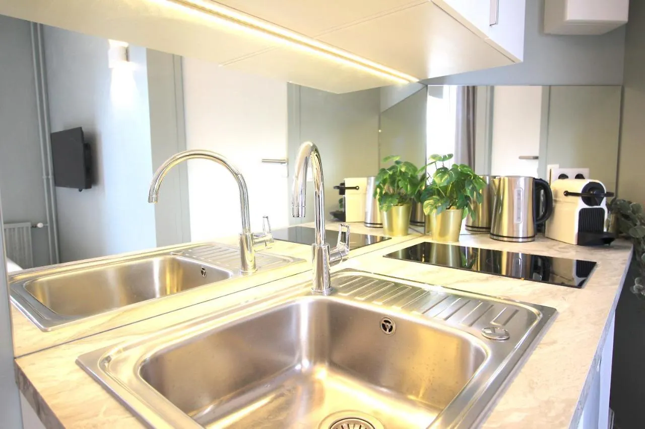The Green Room - Duke Housing Creteil Apartment